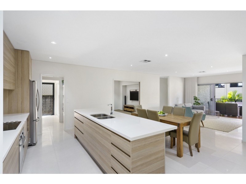 15 Ballah Crescent, Highland Park QLD 4211