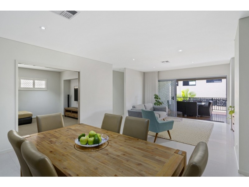 15 Ballah Crescent, Highland Park QLD 4211