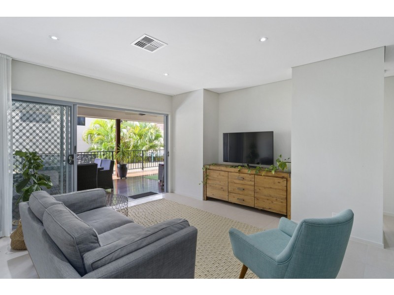 15 Ballah Crescent, Highland Park QLD 4211