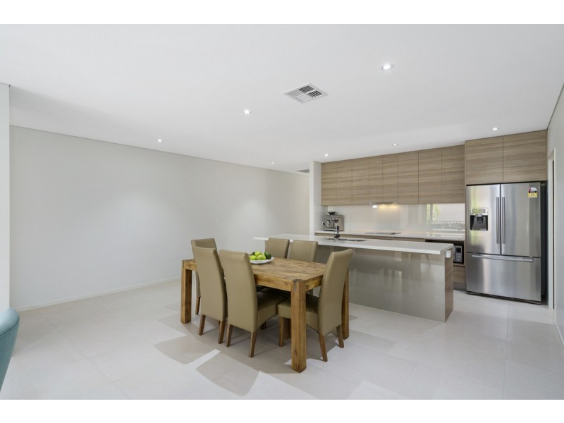 15 Ballah Crescent, Highland Park QLD 4211