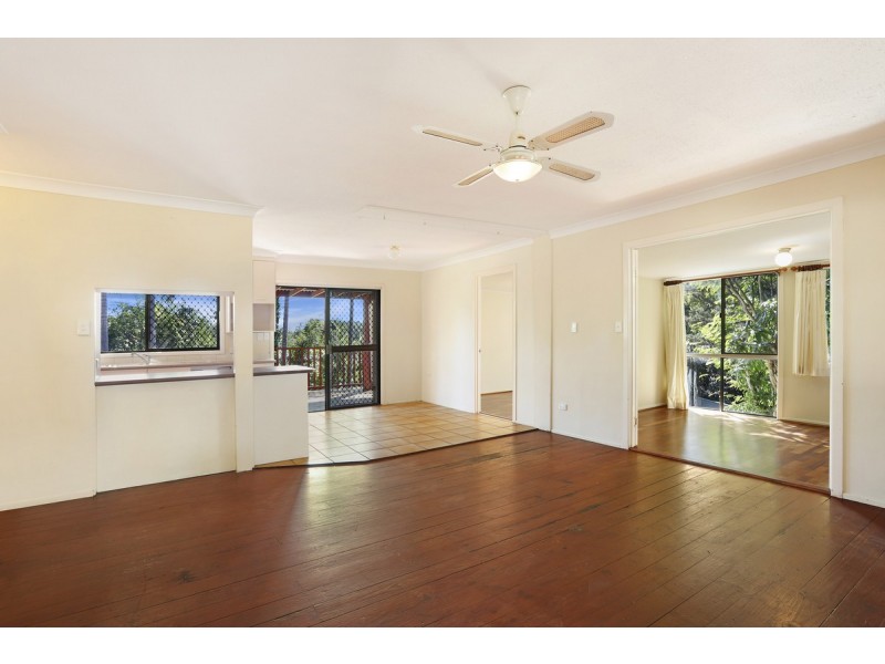 13 Jilpangi Crescent, Ashmore QLD 4214