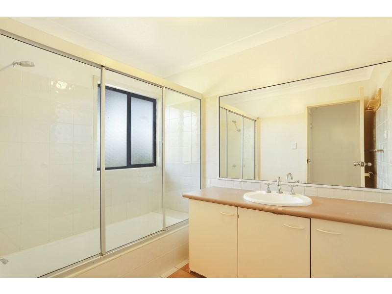 13 Jilpangi Crescent, Ashmore QLD 4214