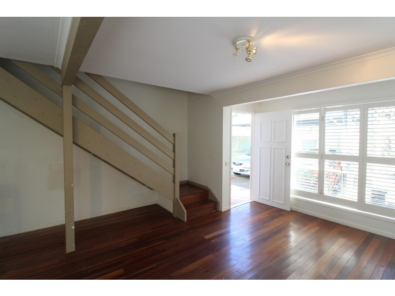 6/125 Pappas Way, Carrara QLD 4211