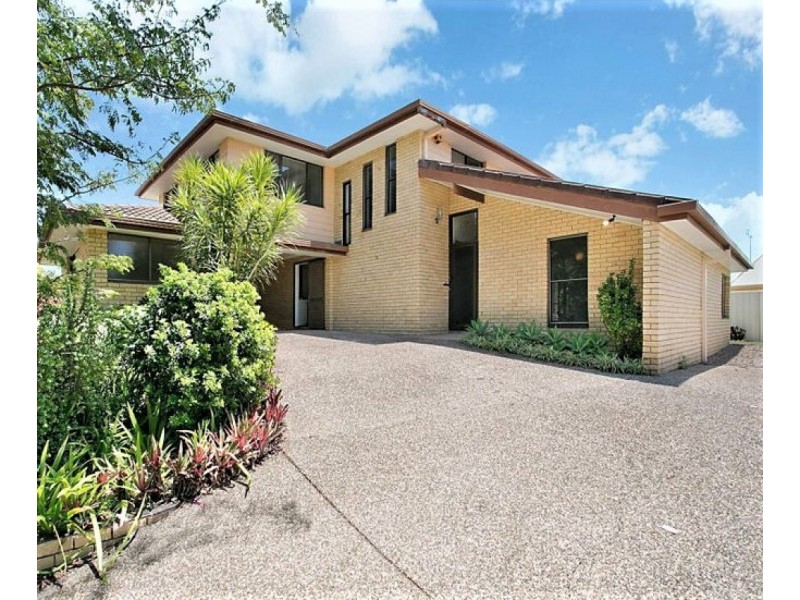 19 Summit Crescent, Carrara QLD 4211