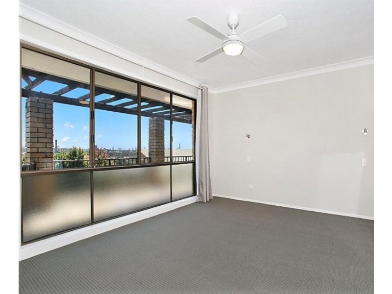 19 Summit Crescent, Carrara QLD 4211