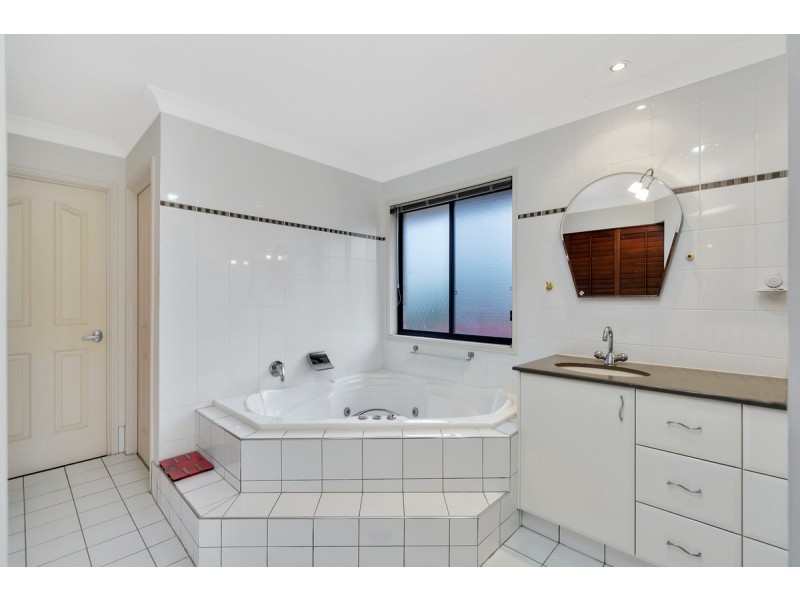 5 Mercure Place, Highland Park QLD 4211