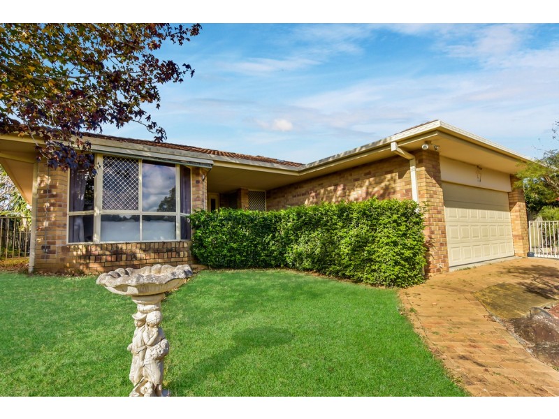 17 Cootharaba Drive, Helensvale QLD 4212