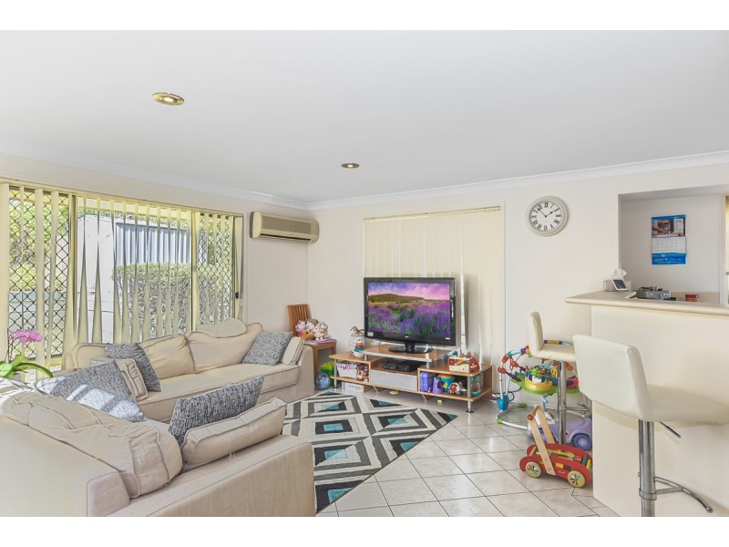 17 Cootharaba Drive, Helensvale QLD 4212