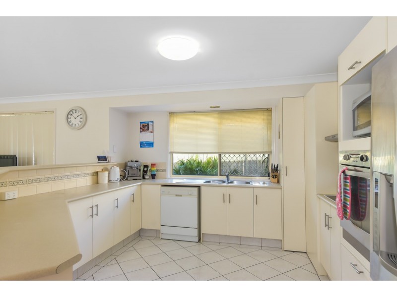 17 Cootharaba Drive, Helensvale QLD 4212