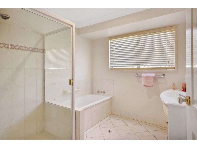 17 Cootharaba Drive, Helensvale QLD 4212