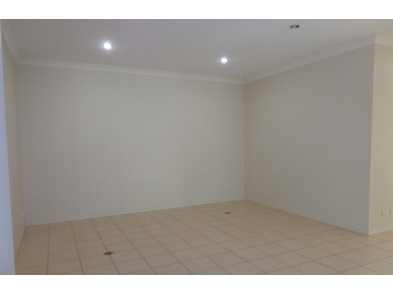 1/25 Riverwood Drive, Ashmore QLD 4214