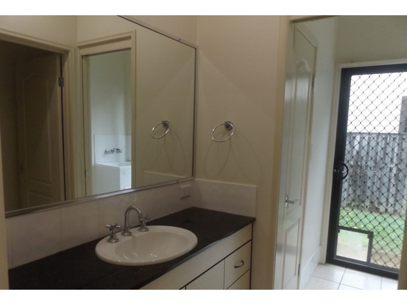 1/25 Riverwood Drive, Ashmore QLD 4214