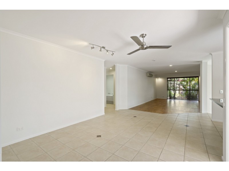 8 Forfar Court, Highland Park QLD 4211