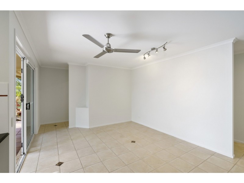 8 Forfar Court, Highland Park QLD 4211