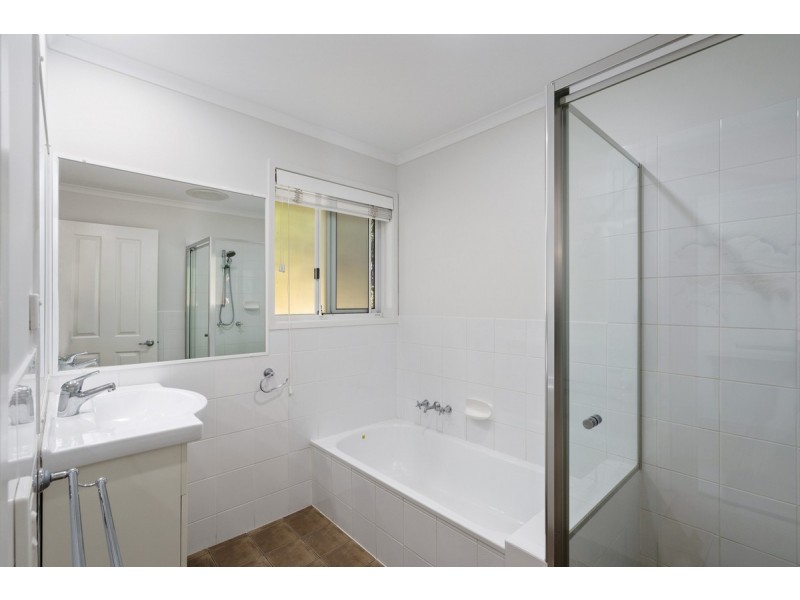 8 Forfar Court, Highland Park QLD 4211