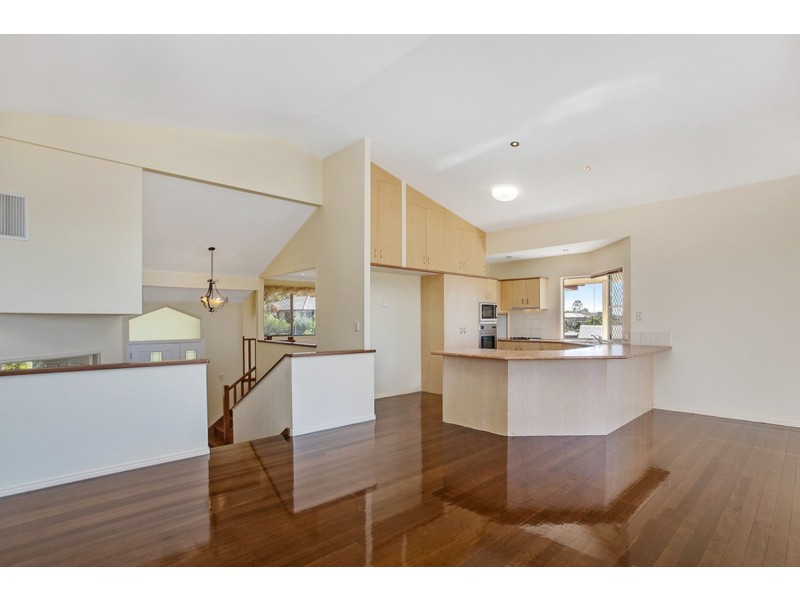 112 Armstrong Way, Highland Park QLD 4211