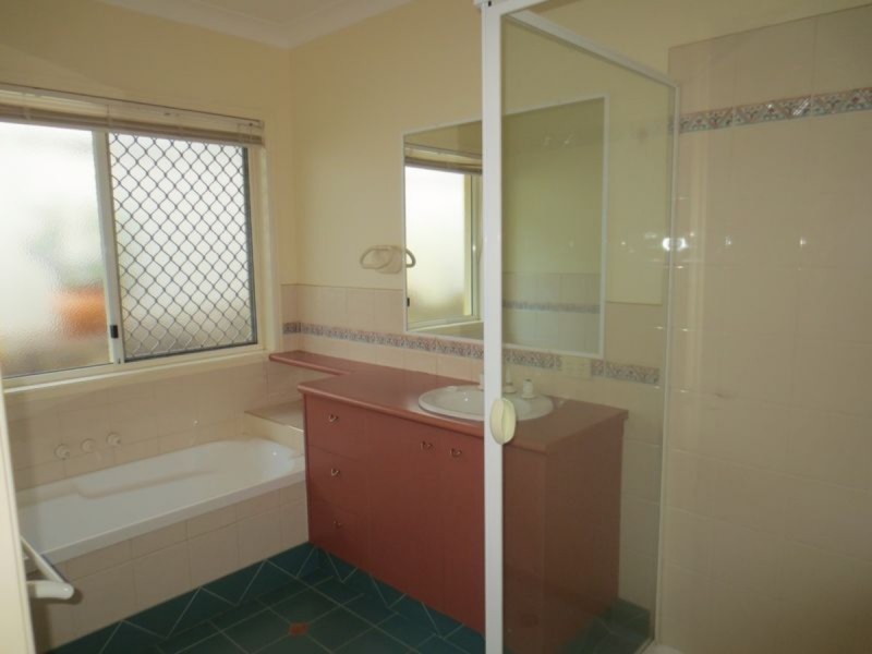 112 Armstrong Way, Highland Park QLD 4211