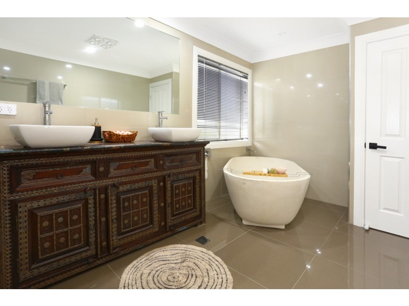 2-4 Eden Park Court, Mount Nathan QLD 4211