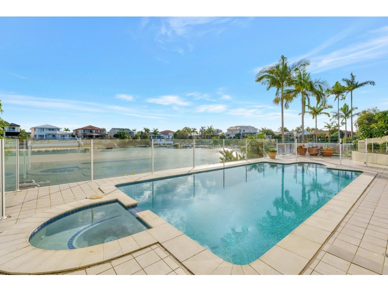 32 Charolais Crescent, Benowa Waters QLD 4217
