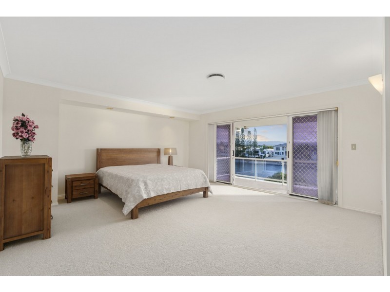 32 Charolais Crescent, Benowa Waters QLD 4217