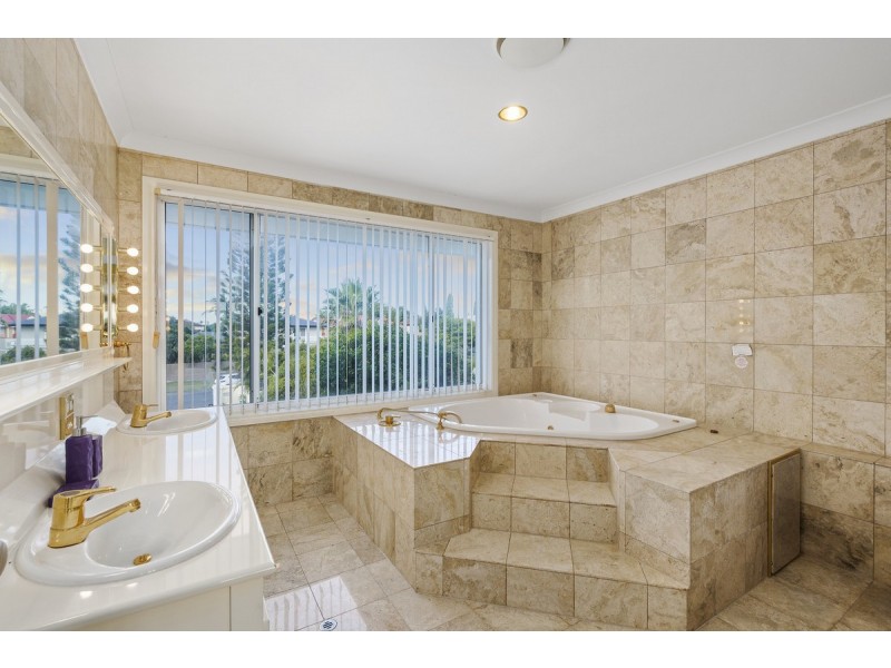 32 Charolais Crescent, Benowa Waters QLD 4217
