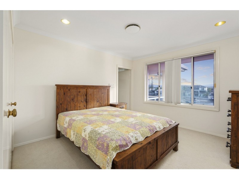 32 Charolais Crescent, Benowa Waters QLD 4217