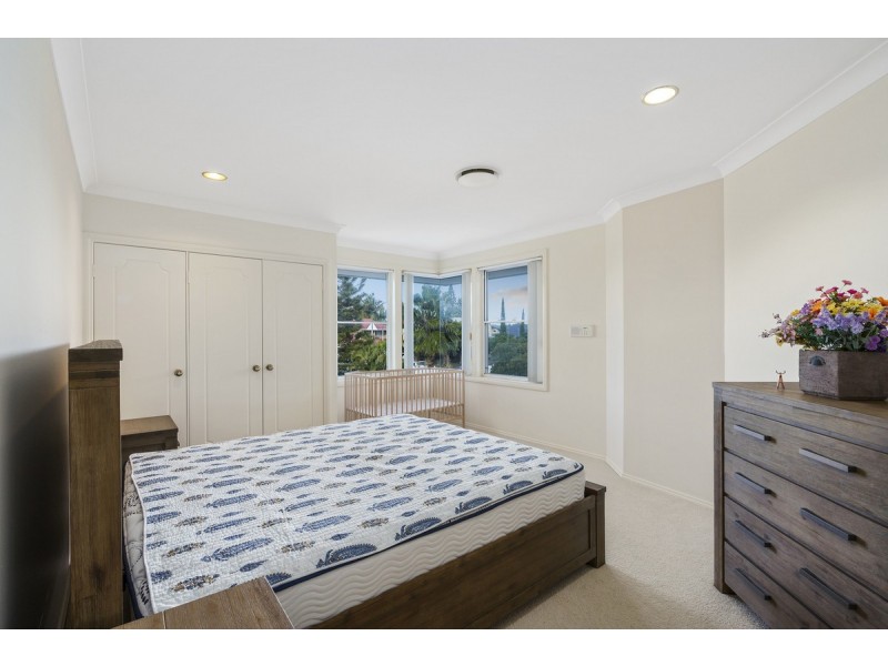 32 Charolais Crescent, Benowa Waters QLD 4217