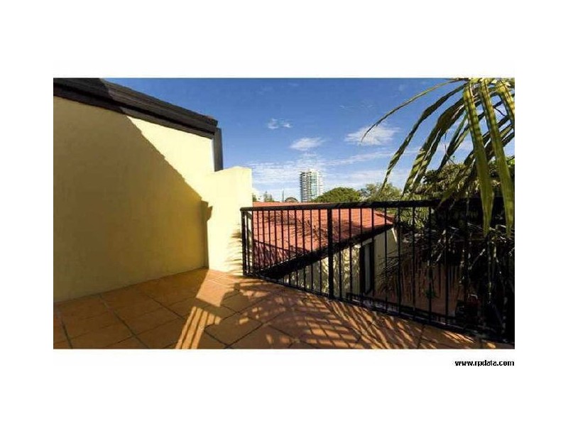 6/9 Bright Avenue, Labrador QLD 4215