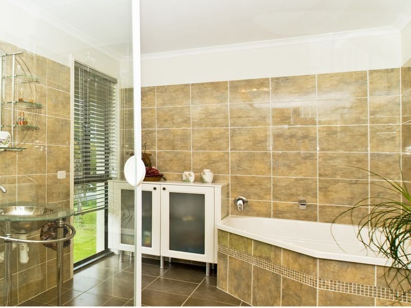 6 Mungindie Court, Mount Nathan QLD 4211