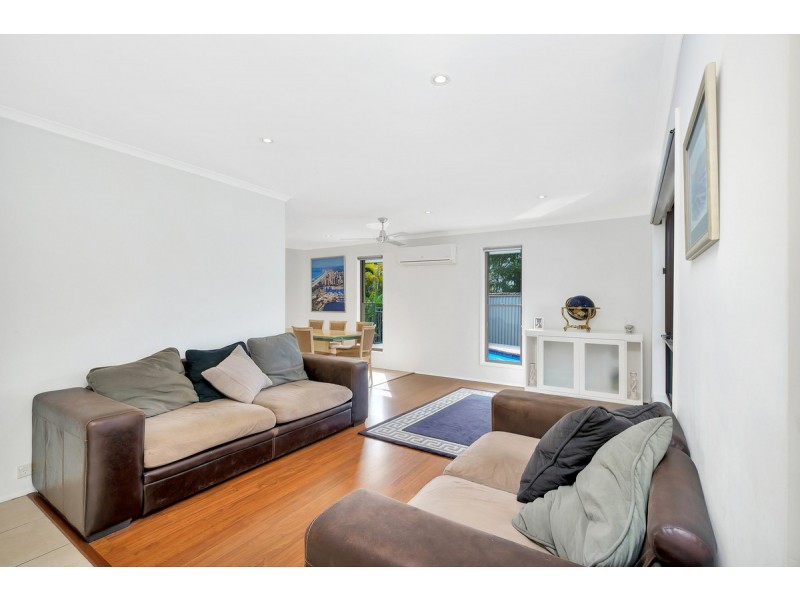 4 Eamonn Court, Highland Park QLD 4211