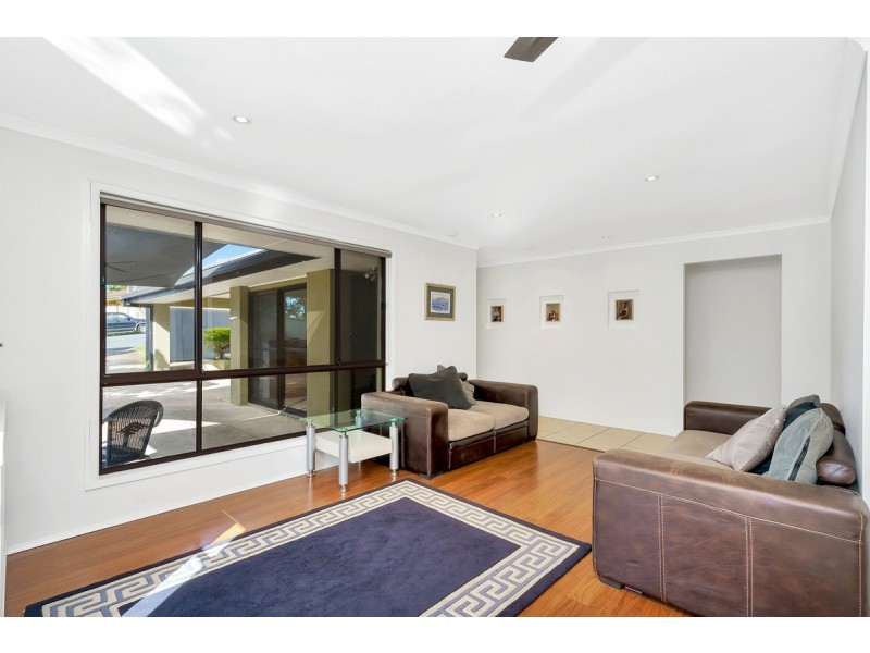 4 Eamonn Court, Highland Park QLD 4211