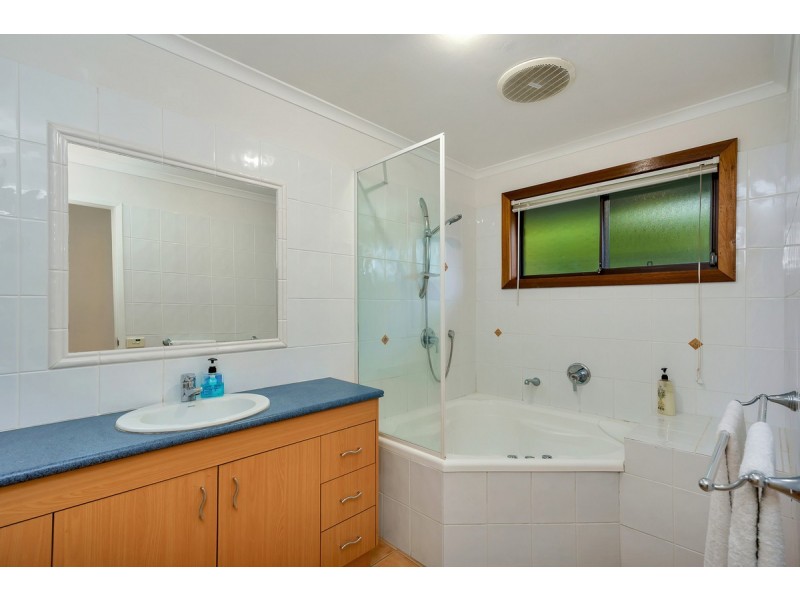 4 Eamonn Court, Highland Park QLD 4211