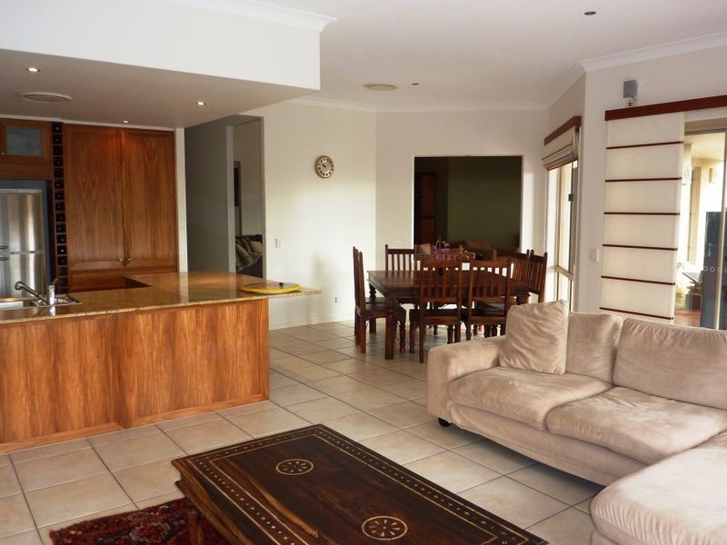 9 Mercure Place, Highland Park QLD 4211