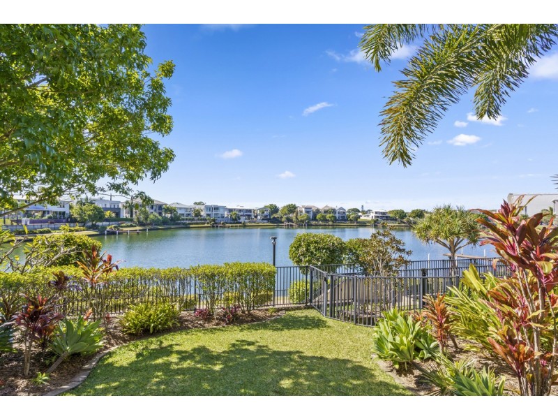 2/5021 Emerald Island Drive, Carrara QLD 4211