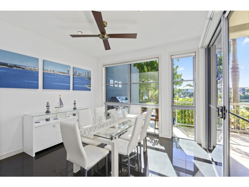 2/5021 Emerald Island Drive, Carrara QLD 4211