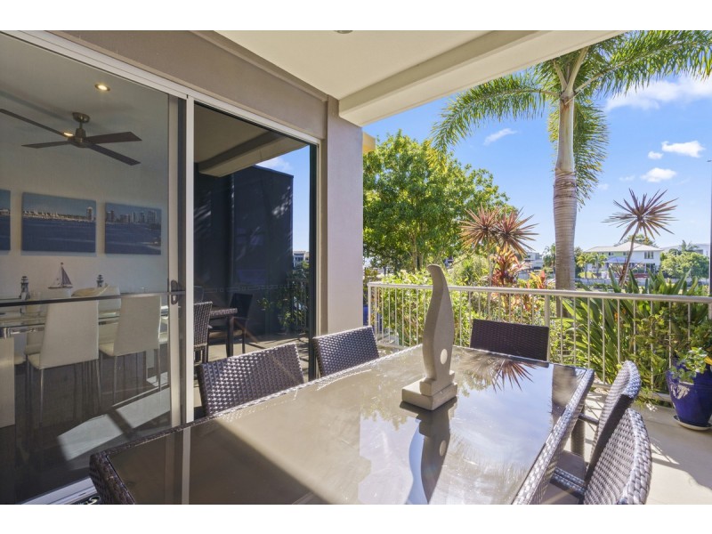 2/5021 Emerald Island Drive, Carrara QLD 4211