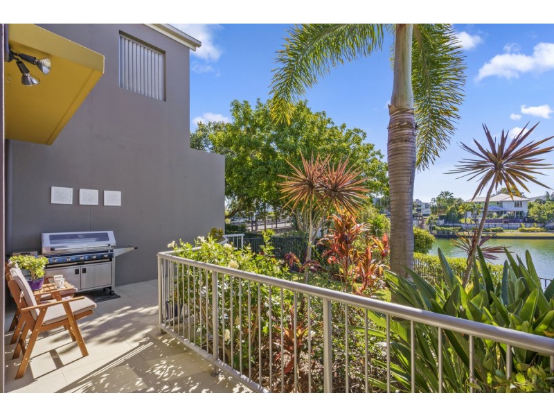 2/5021 Emerald Island Drive, Carrara QLD 4211
