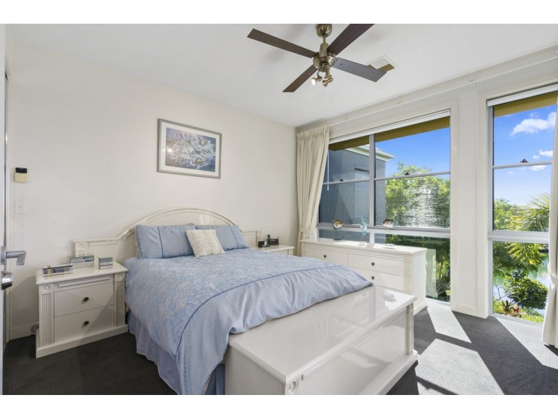 2/5021 Emerald Island Drive, Carrara QLD 4211