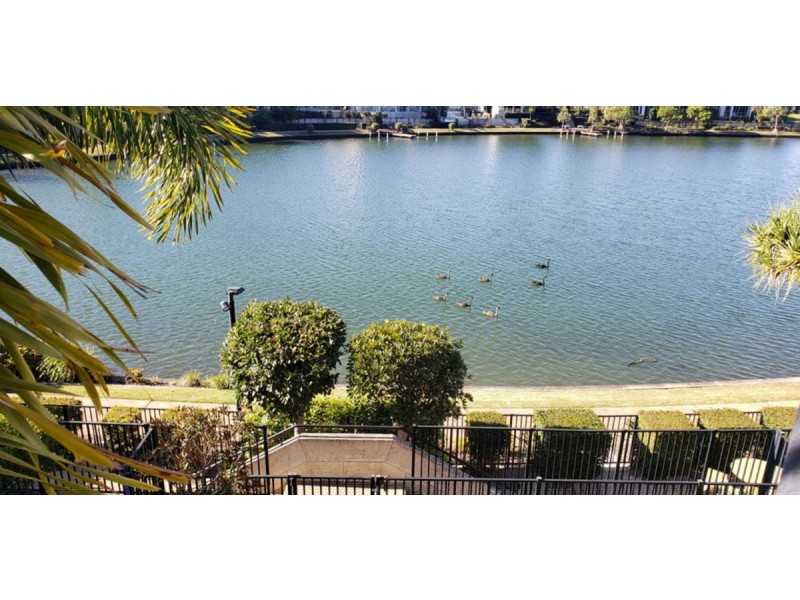 2/5021 Emerald Island Drive, Carrara QLD 4211