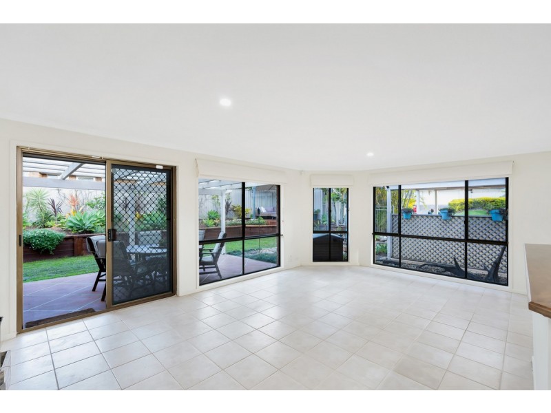 1 Elsemore Court, Carrara QLD 4211