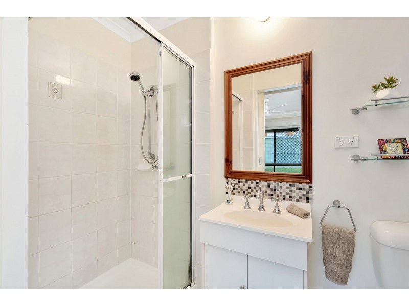 1 Elsemore Court, Carrara QLD 4211