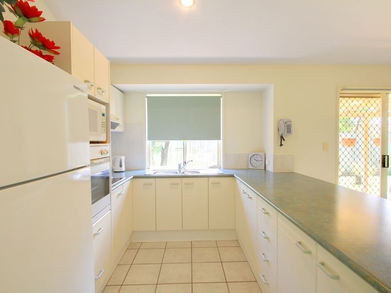 16 Shenton Way, Nerang QLD 4211