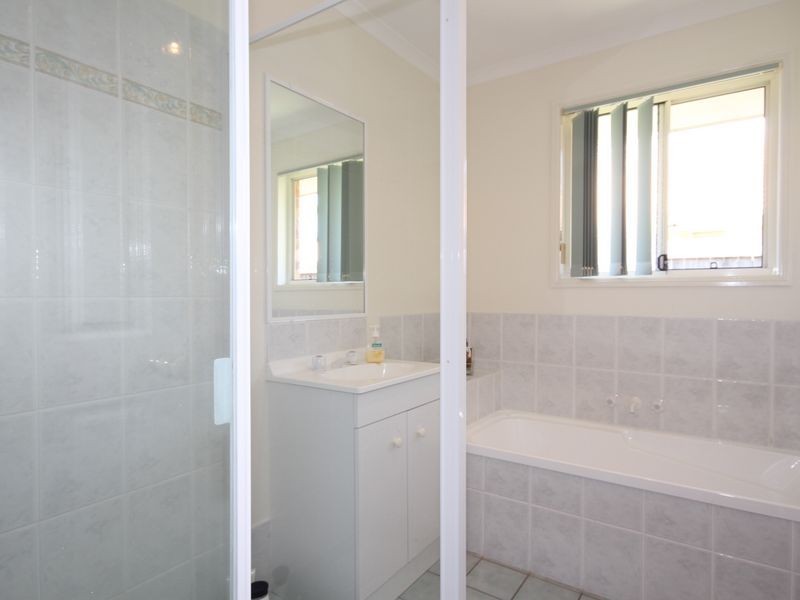 16 Shenton Way, Nerang QLD 4211
