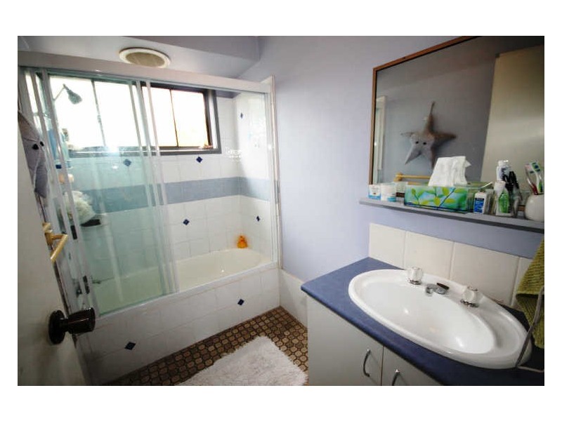 28 Pappas Way, Carrara QLD 4211