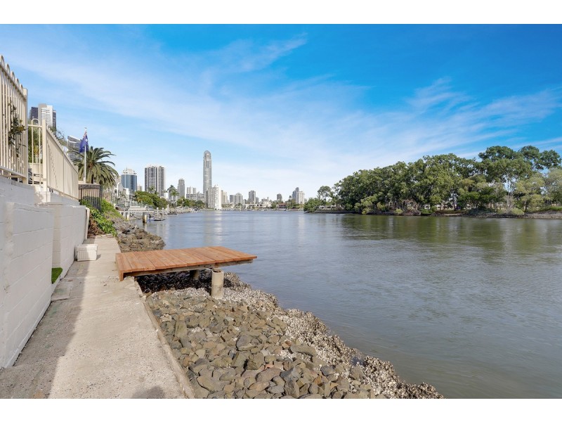 241 Stanhill Drive, Chevron Island QLD 4217