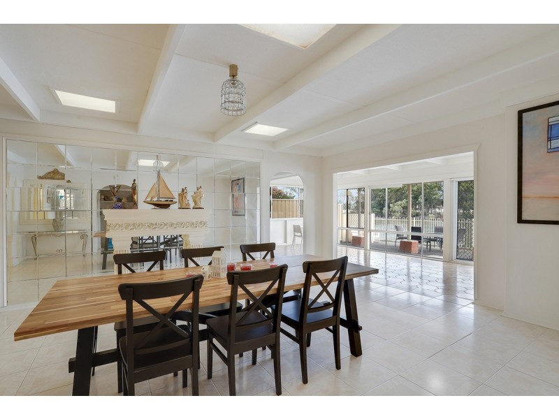 241 Stanhill Drive, Chevron Island QLD 4217