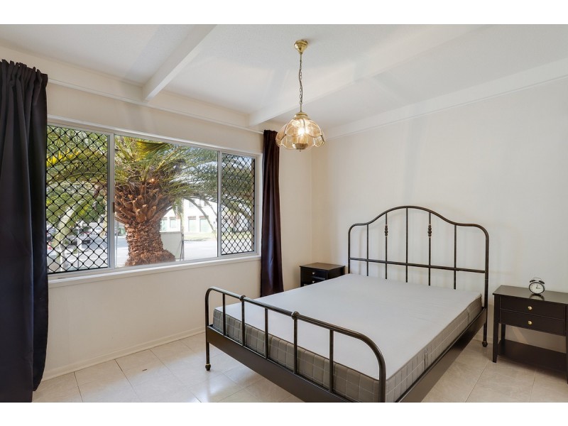 241 Stanhill Drive, Chevron Island QLD 4217