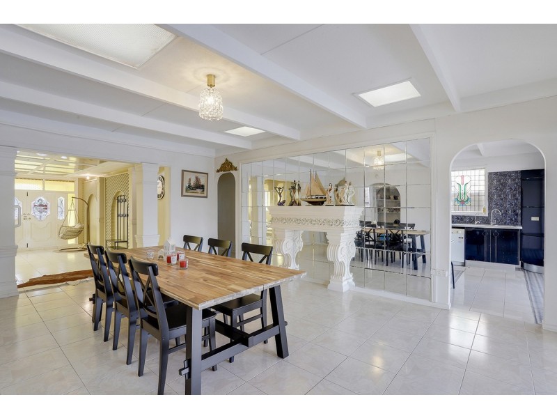 241 Stanhill Drive, Chevron Island QLD 4217