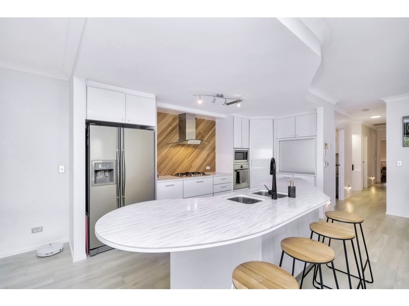 3304 Central Place, Carrara QLD 4211