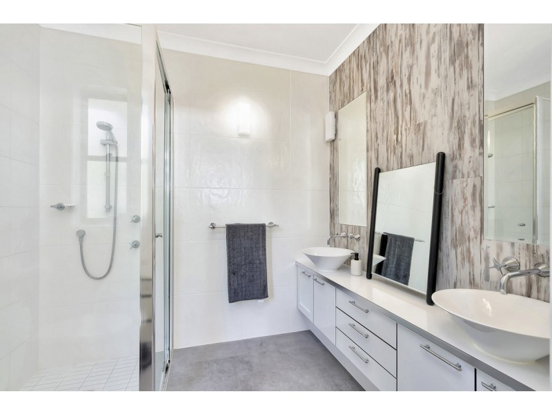 3304 Central Place, Carrara QLD 4211